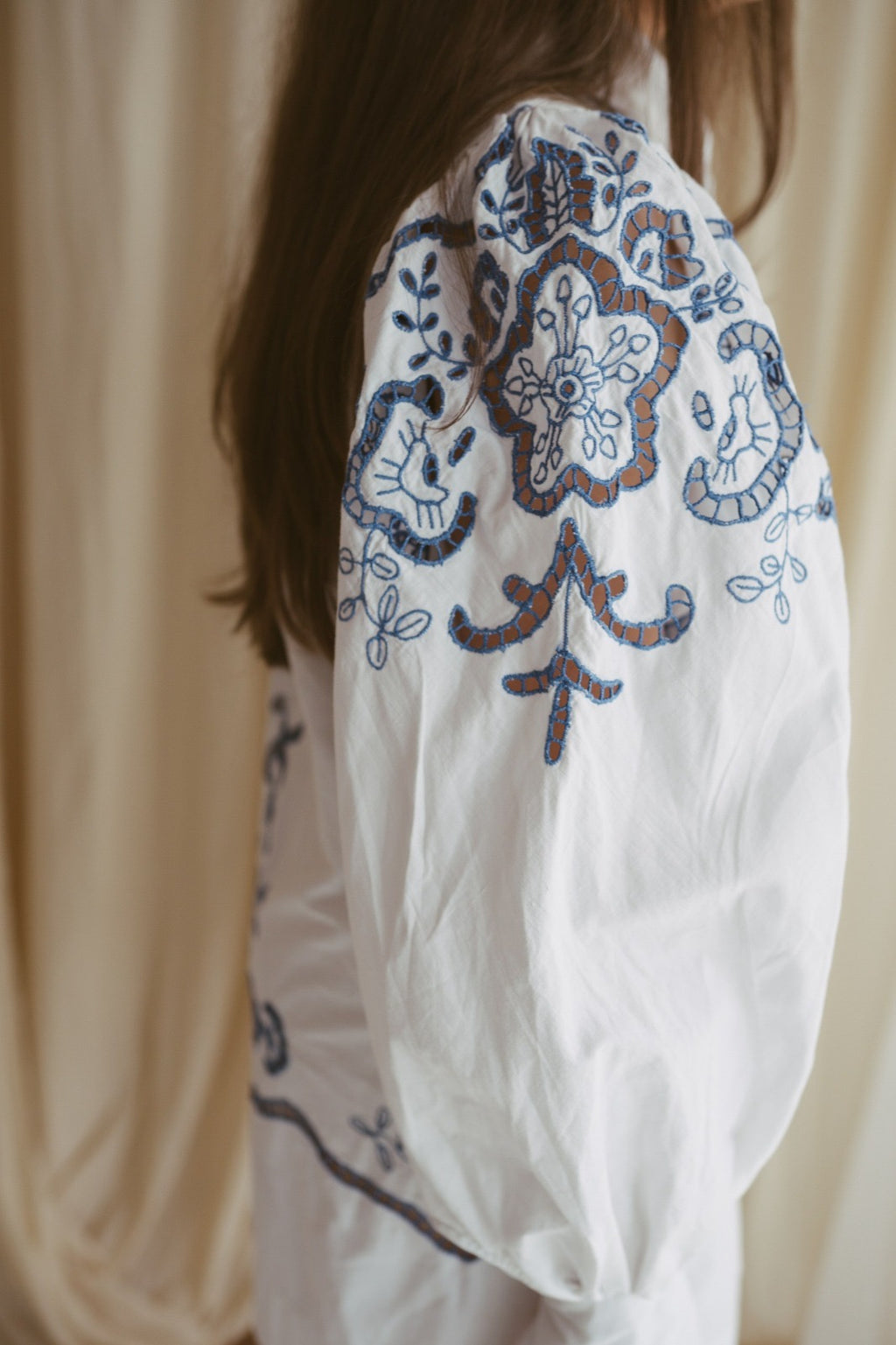 Alma, a vintage embroidered dress with voluminous sleeves