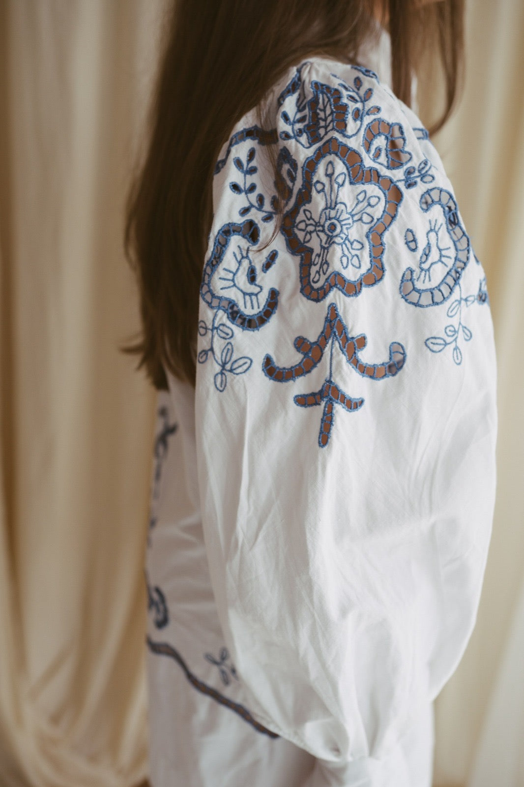 Alma, a vintage embroidered dress with voluminous sleeves
