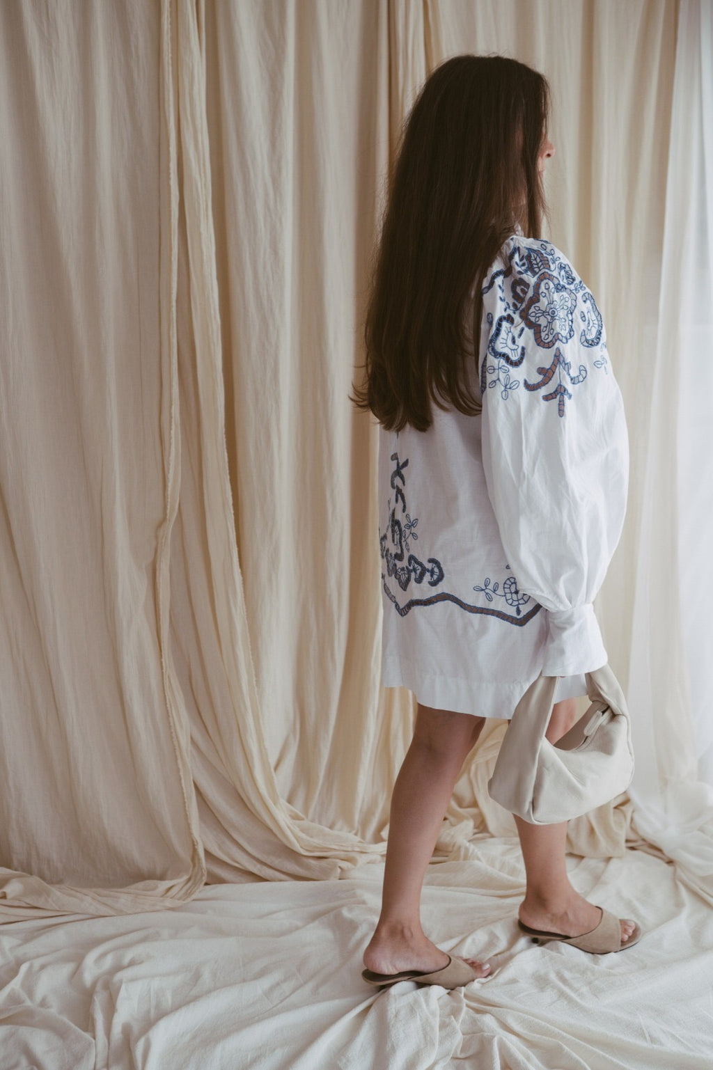 Alma, a vintage embroidered dress with voluminous sleeves