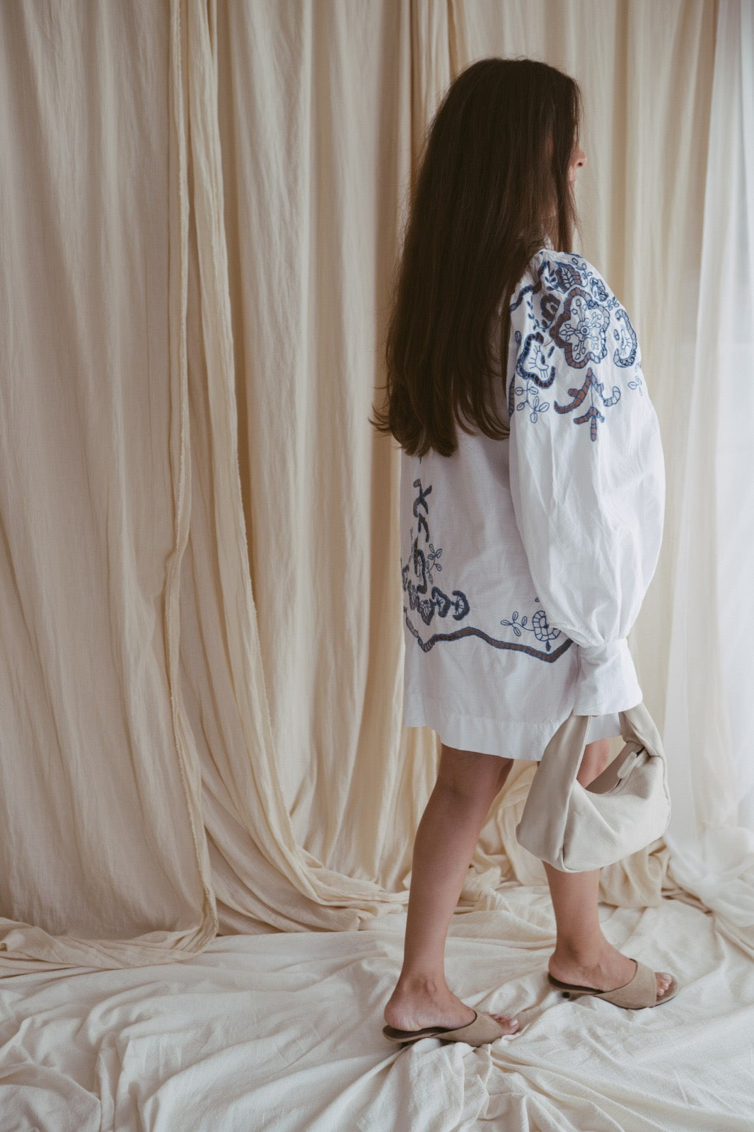 Alma, a vintage embroidered dress with voluminous sleeves
