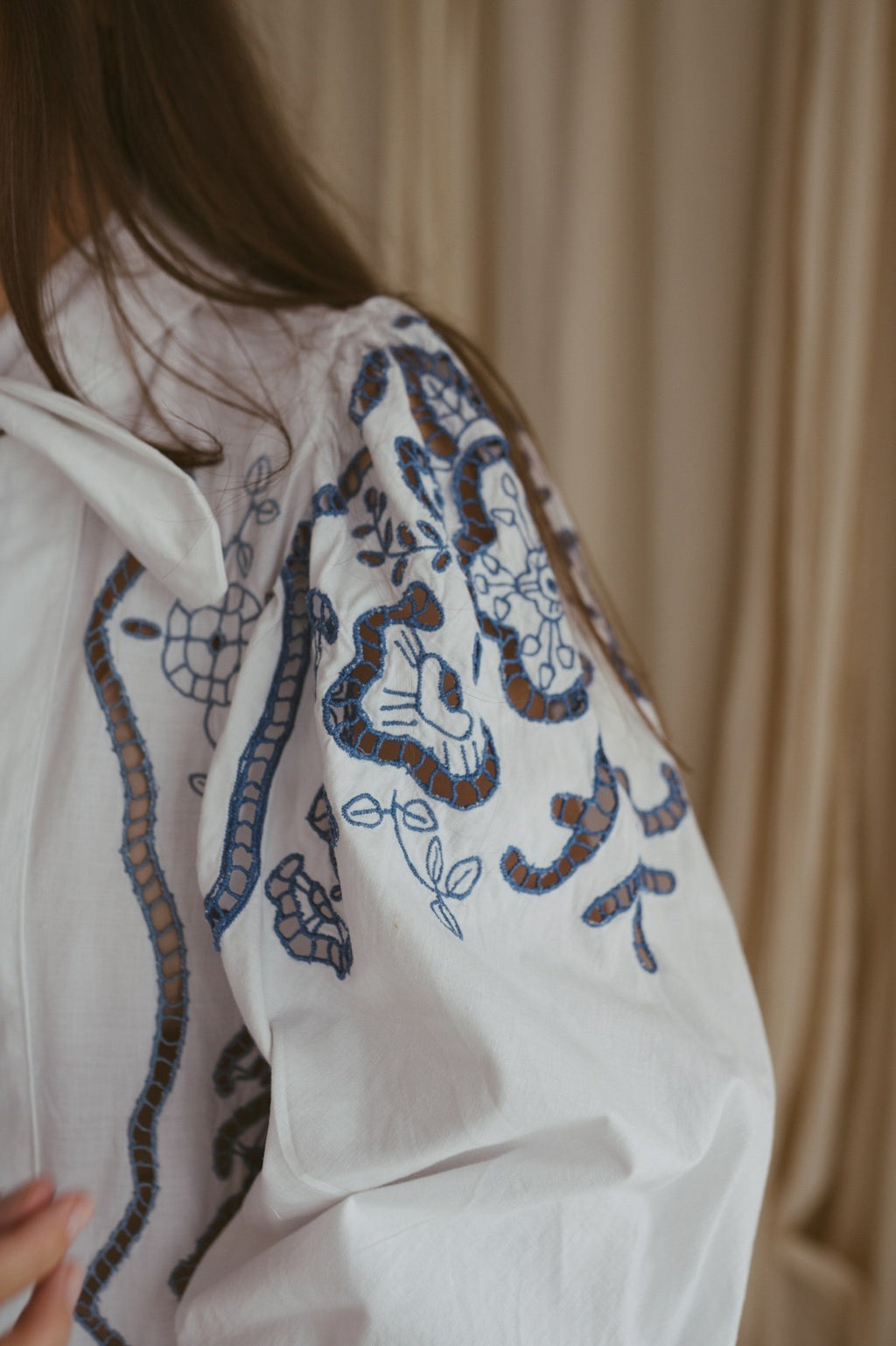 Alma, a vintage embroidered dress with voluminous sleeves